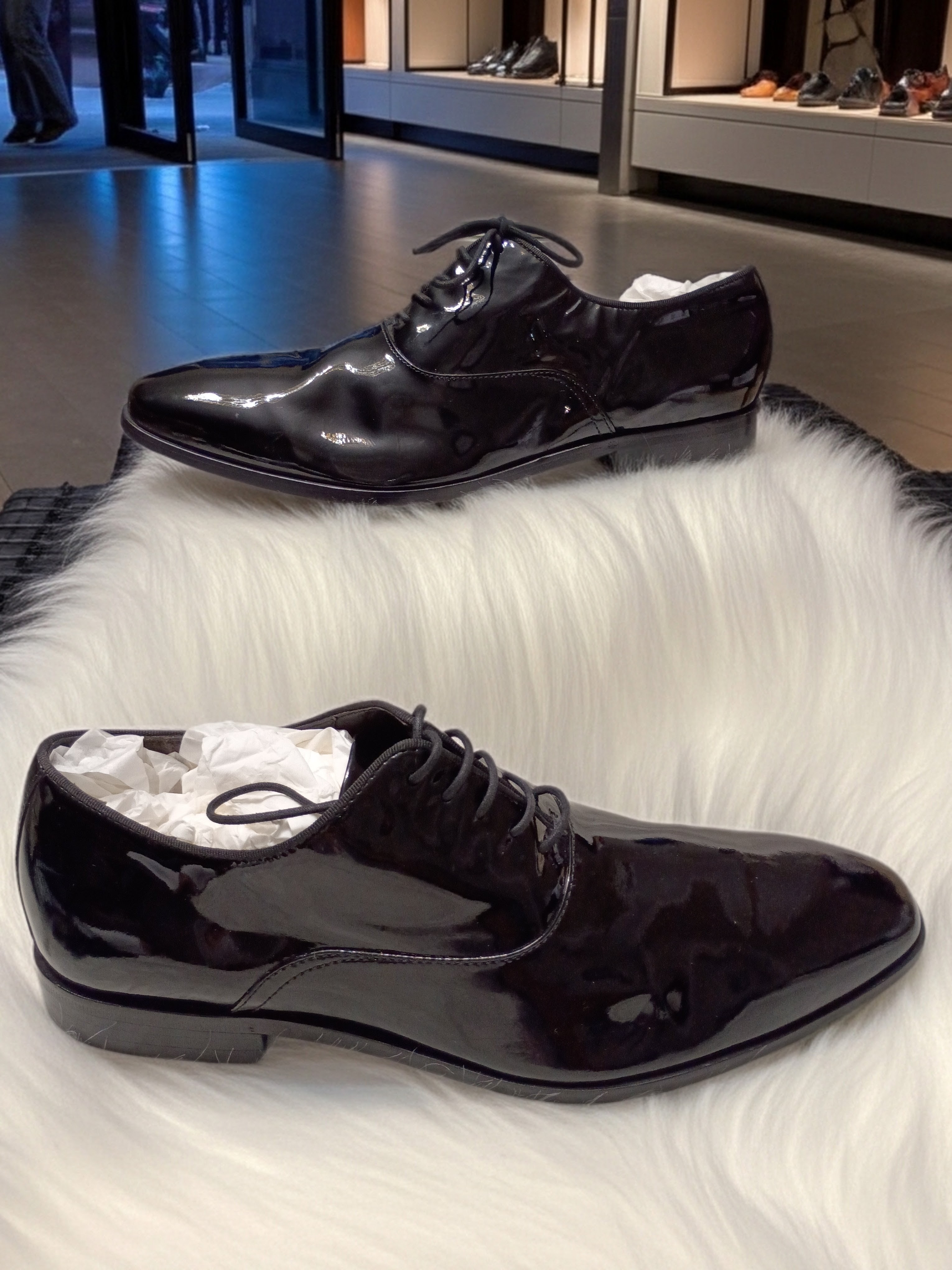 Mens Hugo Boss Black Patent Leather Lace-Up Oxfords Size 9.5